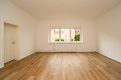 Erstbezug nach Sanierung: Attraktive 5,5-Zimmer-Hochparterre-Wohnung mit Garten
