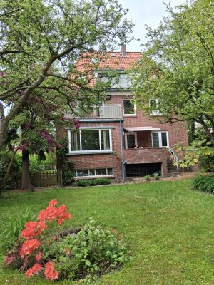 Gemütliche Dachwohnung mit Gartenblick vom Balkon