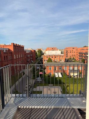 Sofort einziehen: 2 Zimmer Dachgeschoss mit Terrasse & EBK