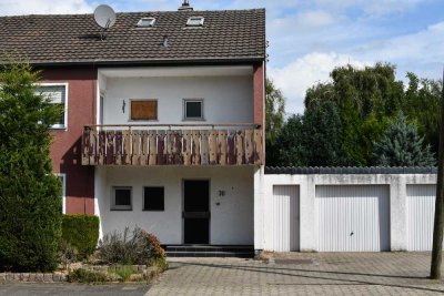 Doppelhaushälfte mit Wintergarten, Dreifachgarage