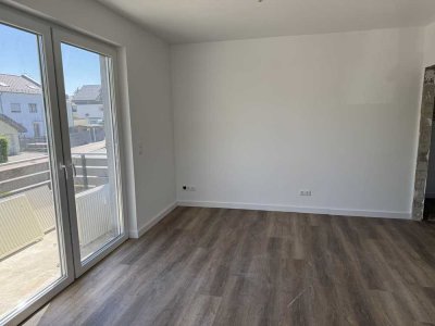 Erstbezug nach Sanierung mit Balkon: Geschmackvolle 2-Zimmer-Wohnung mit geh. Innenausstattung