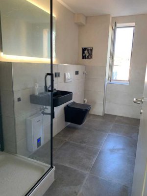 Moderne 2,5-Zimmer-Wohnung,Balkon,EBK,neuwertig