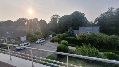 Schöne Dachgeschosswohnung mit Blick ins Grüne
