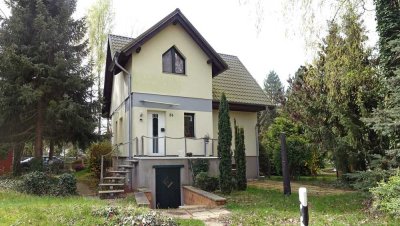Neuwertiges Ferienhaus am See