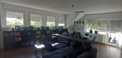 Neuwertige Maisonette-Wohnung mit dreieinhalb Zimmern sowie Balkon und EBK in Gladbeck