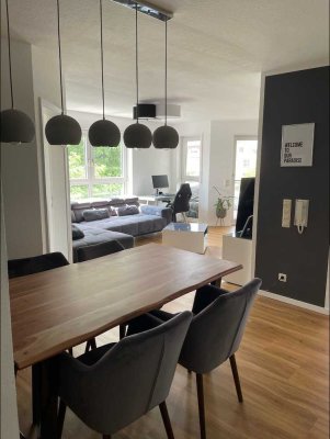 Hochwertige und sehr helle 3,5 Zimmer Wohnung