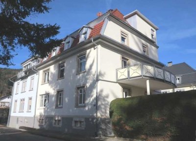 Stilvolle Wohnung mit riesigem Balkon