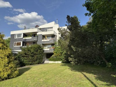 Helles Appartement mit Loggia auf der ersten Etage in gepflegtem 11 Parteien Haus