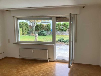 HÜBSCHE 2,5 Zimmer Erdgeschoß- Wohnung mit Garten