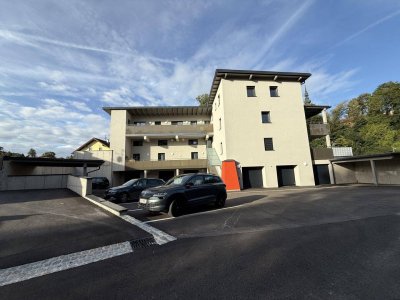 Neuwertige Maisonette-Eigentumswohnung mit Reihenhauscharakter, Garten und Garage