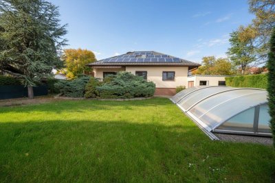 voll unterkellerter BUNGALOW: wohnen auf einer Ebene mit großem Garten!