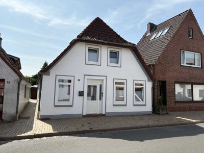 Attraktives Einfamilienhaus mit EBK in zentraler Lage in Heide (Dithmarschen) zu vermieten!