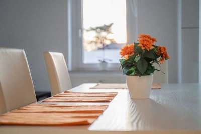 komplett möbliert! 2-Zimmer-Wohnung, Bad mit Wanne, Balkon - Außen Gründerzeit & Innen Neubau