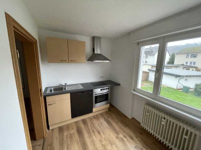 3-Zimmer-Küche-Bad mit Einbauküche