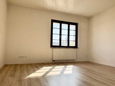 * Wunderschöne Single Wohnung mit Balkon in Altpieschen *