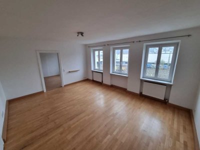 Hochwertig sanierte 4 Zimmer-AtlbauWohnung mit Balkon