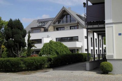 Großzügige, helle Wohnung im 1. OG