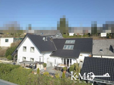 Zwei Häuser, eine Gelegenheit – Großzügiges Anwesen mit viel Fläche in Langscheid