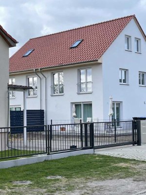 Neubauprojekt Doppelhaushälfte  in Berlin Mahlsdorf in Massivbauweise in hochwertiger Ausstattung.