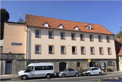 Top ausgestattete 2,5 ZKB mit eigener Terrasse und Wannenbad