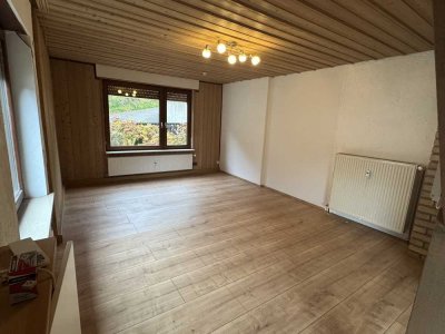 Erstbezug nach Sanierung mit Terrasse: Freundliche 4-Zimmer-Erdgeschosswohnung in Schönau