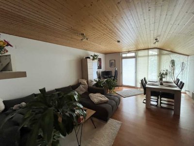 Schöne und sanierte 2-Raum-DG-Wohnung mit EBK in Wolfenbüttel