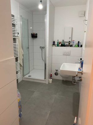 Teilsanierte Apartmentwhg. mit Balkon und Aufzug in Duisburg-Friemersheim