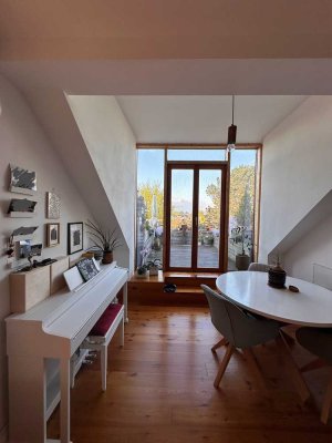 Stilvolle 3 Zi-Wohnung mit Dachterrasse und Einbauküche in Altbauvilla