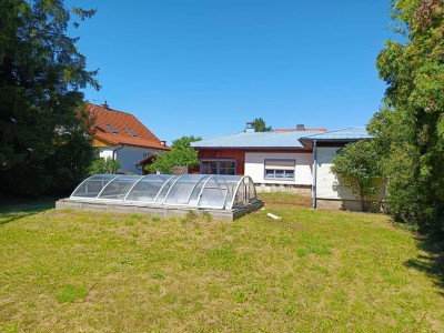 E B R E I C H S D O R F Sanierungsbedürftiger 5 Zimmer Bungalow in ruhiger Siedlungslage