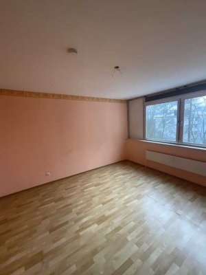 3-Zimmer-Wohnung mit neuem Laminatboden und Balkon!