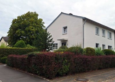 Doppelhaushäfte mit großem Grundstück