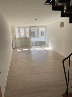 Attraktive 2-Zimmer Maisonette-Wohnung mit Dachterrasse