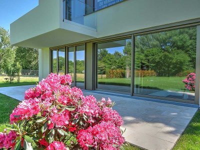 MÜNCHEN-MOOSACH: WOHNEN ÜBER ZWEI EBENEN - LUXUS MIT GARTEN UND VIEL SONNE!