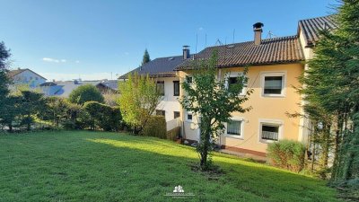 DEIN ZUHAUSE in Gmunden am Traunsee: Teilsaniertes Reihenhaus am Stadtrand, Zweitwohnsitz möglich