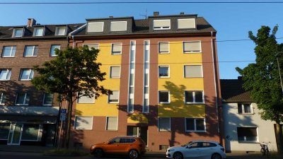 Provisionsfrei: DG-Wohnung + Balkon + Einzelgarage im Düsseldorfer Süden