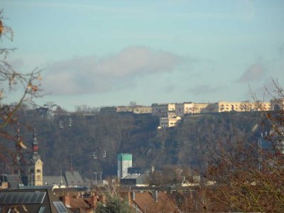 Top Single Wohnung! Komplett sanierte 3 Zi.-Whg. mit Sonnenbalkon und Festungsblick