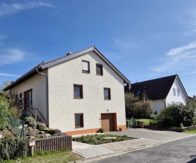 RESERVIERT: Gepflegtes 2 Familienhaus mit großem Garten