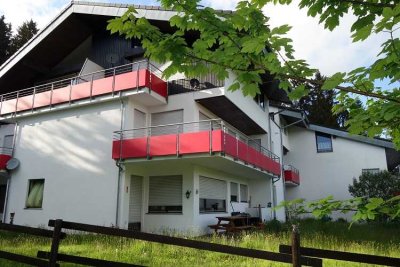 Direkt am Waldrand: mit großem sonnigen Balkon, Einbauküche, Einzelgarage + Kellerraum: kurzfrist...