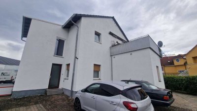 Genau hinschauen: 3-Zimmer-Monteurwohnung mit Einbauküche und Terrasse in Lampertheim zu vermieten