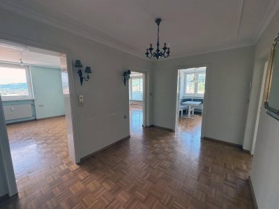 Privat: 3-Zi-Wohnung mit Aussichtsbalkon &amp; Tiefgarage