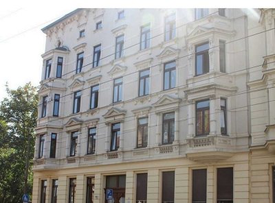 Renovierte, helle 2-Zimmer-Wohnung mit Balkon und Einbauküche nähe Innenstadt. Auch als WG geeignet!