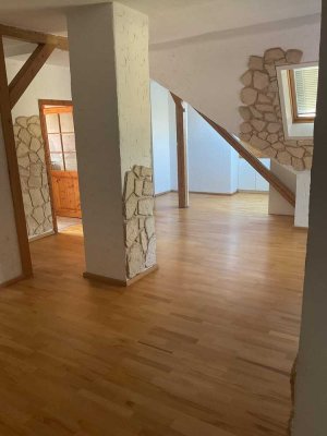Schöne Dachwohnung von Privat ohne Markler
