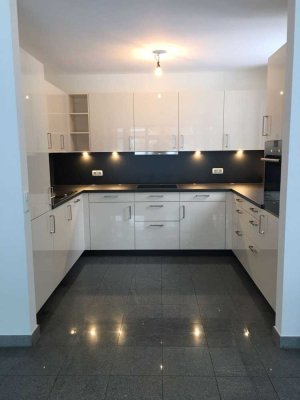 Moderne 4-Zimmer-Wohnung mit Haus-Charakter in Berg am Laim