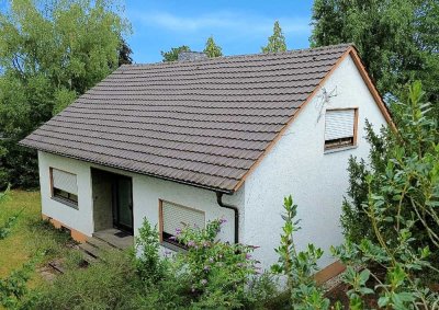 Charmantes Einfamilienhaus mit Einliegerwohnung in Top-Wohnlage– Großzügiger Garten  und