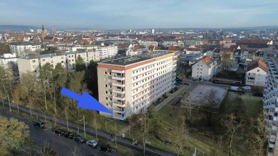 3-Zimmer-Wohnung mit Tageslichtbad, Aufzug und Sanierungspotenzial