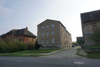 Zentral und naturnah – Grundstück mit Gebäuden in charmanter Kleinstadtlage in Egeln zu verkaufen