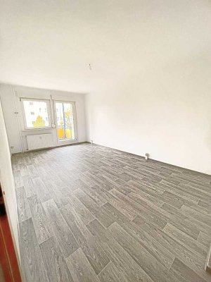�ERSTBEZUG nach Modernisierung� wunderschöne 3 Zi.-Wohnung mit großem Balkon� im Zentrum�