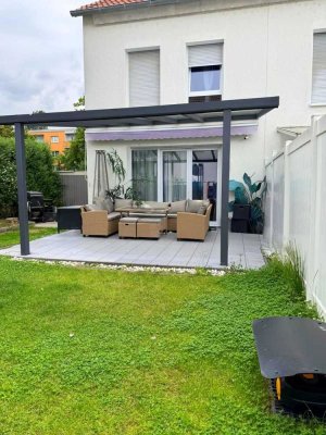 IDEAL FOR SMALL FAMILIES! Partially furnished townhouse with garden in Offenbach-Lauterborn