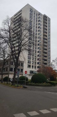 Großzügig geschnittene  3,5-Zimmer Wohnung im 7. OG mit Balkon in Köln Agnesviertel