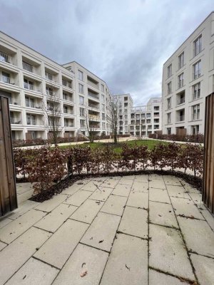 Helle Studio mit eigener Terrasse